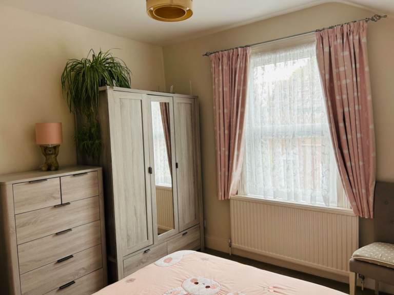 Beautiful Double Room for Lady Tenant in TW13 