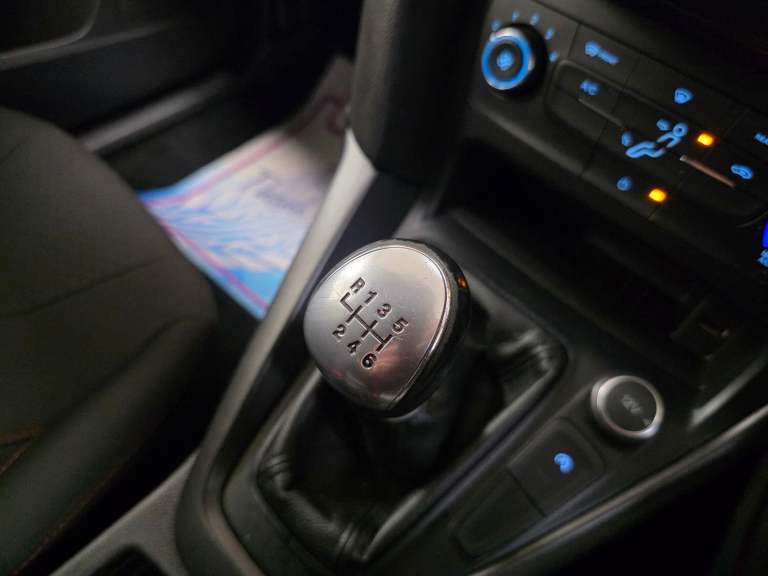 FORD FOCUS 1.0 T EcoBoost ST-Line Black Manual Petro 2018 WARRANTY 12 MONTHS MOT