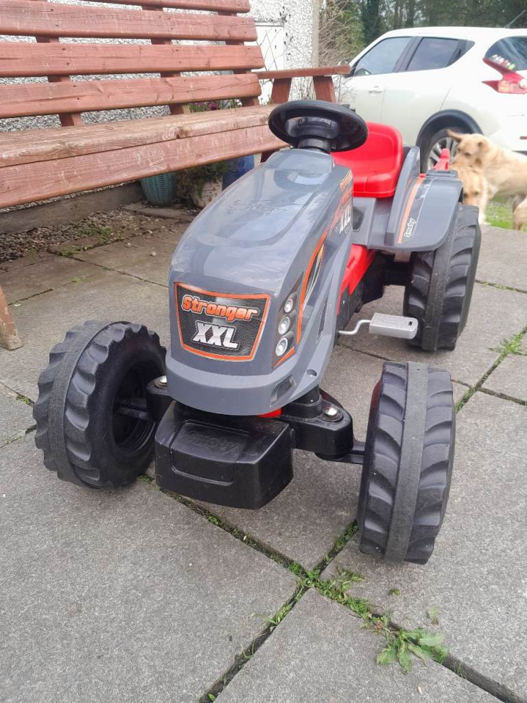 Smoby Stronger XXL ride on tractor with trailer