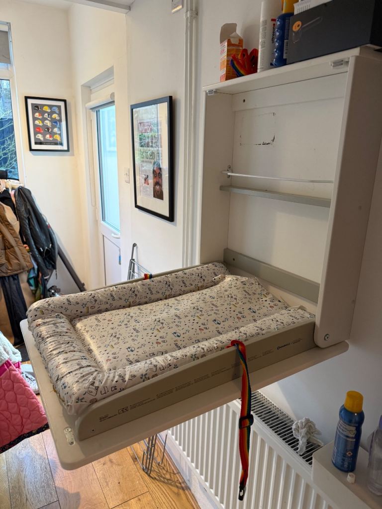 Badabulle folding wall mounted changing table 
