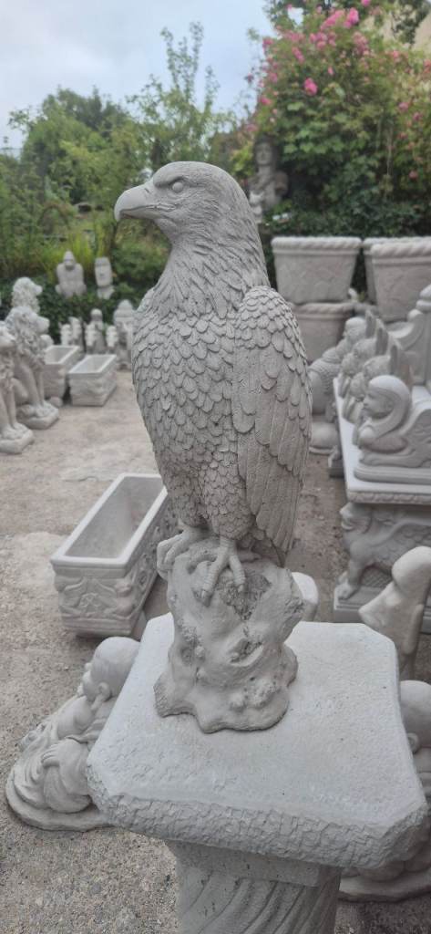 🦅 Stunning Stone Eagle Statue – 22" Tall 🦅