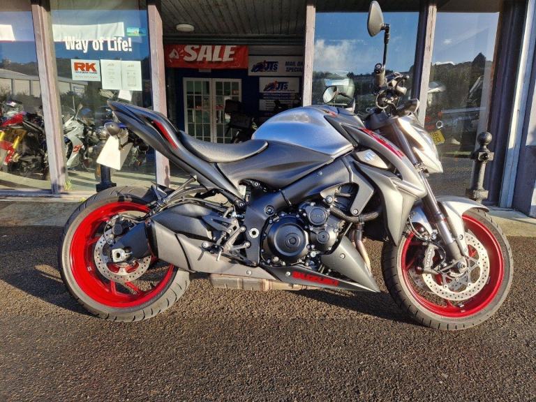 SUZUKI GSX-S 1000 IN GREY