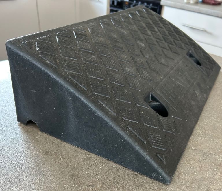 Car ramps/steps/kerbside