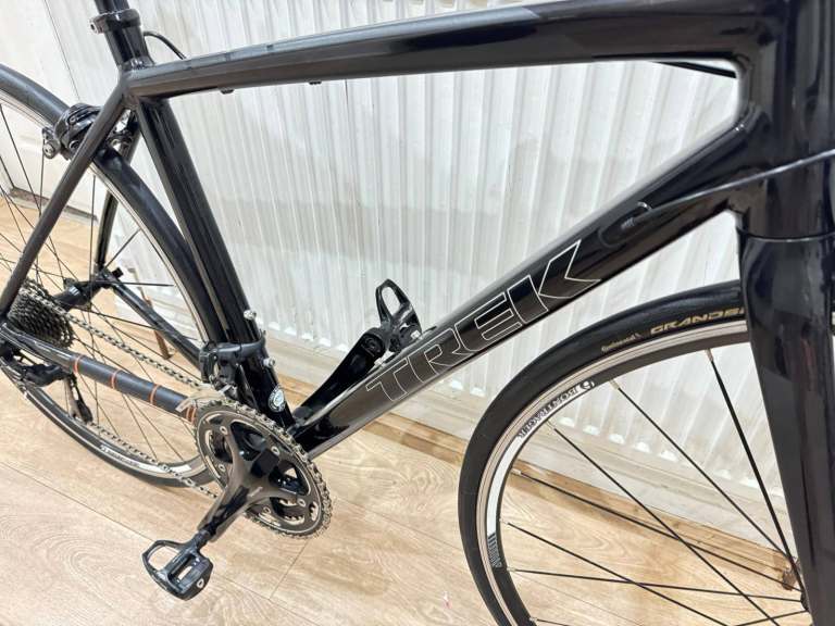 Trek madone 2.1 road bike in excellent condition all fully working 