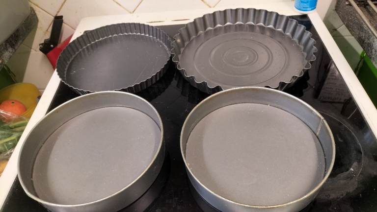 OPEN TO SENSIBLE OFFERS...Set of 4 Cake Tins / Baking Trays – Good Condition
