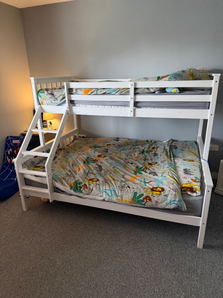 Woodrn bunk beds