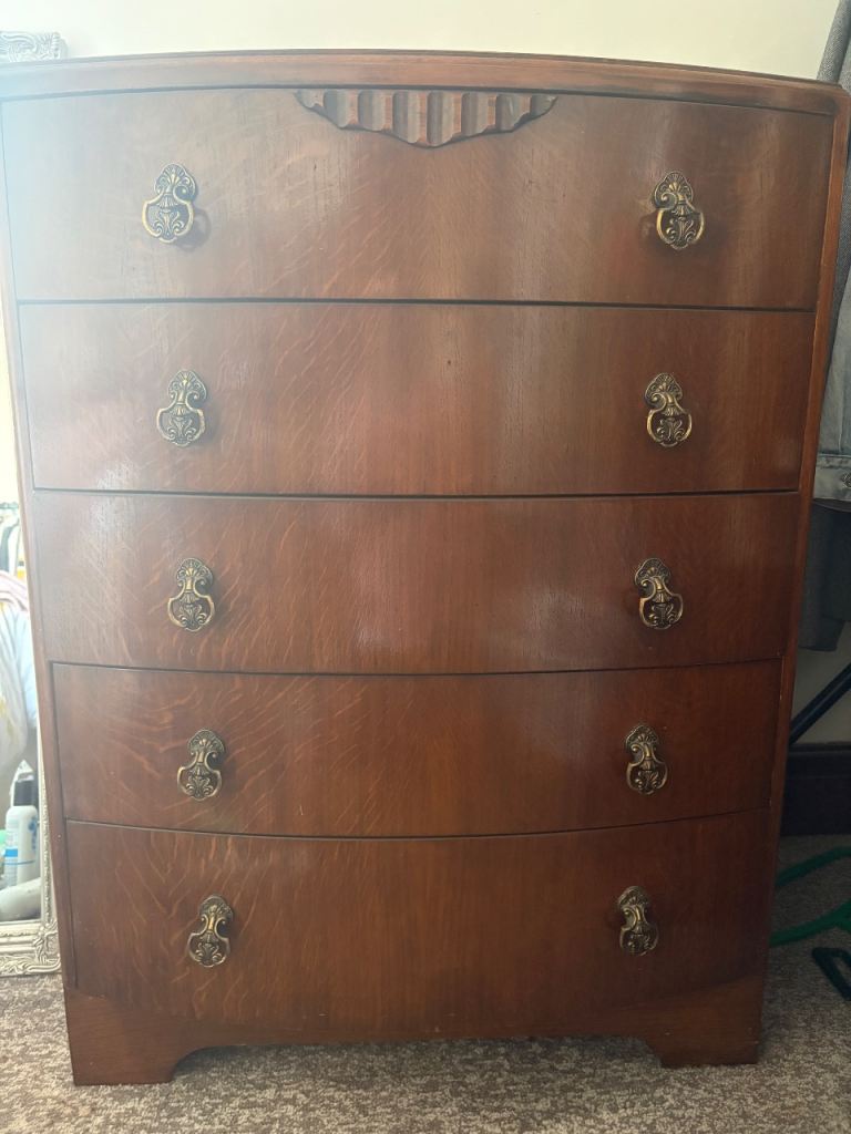 Sturdy chest of drawers