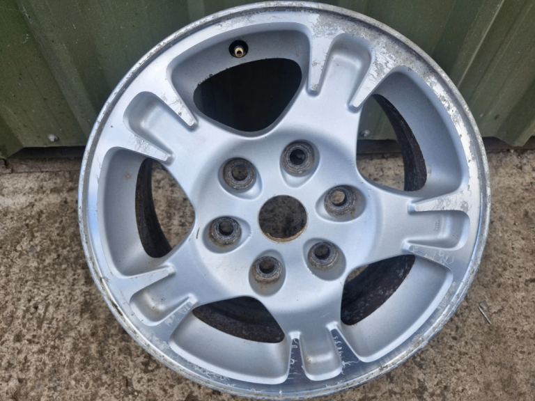 Mitsubishi Shogun Pagero Mk3 2000-2006 Alloy wheel rim 16 inch MR347070