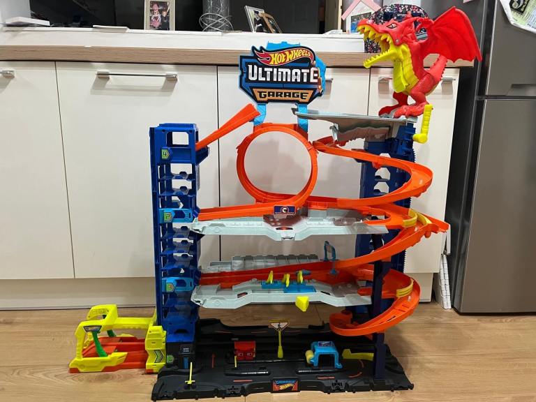 Hot wheels large garage 