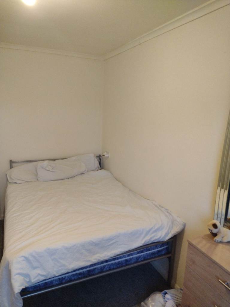 Room For rent in sharing property