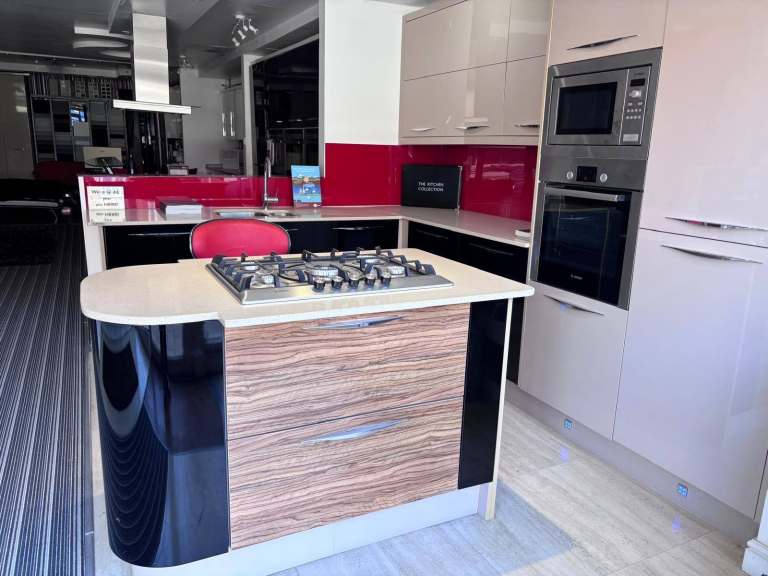 Modern Gloss eX Kitchen and wardrobes Display with Island etc 