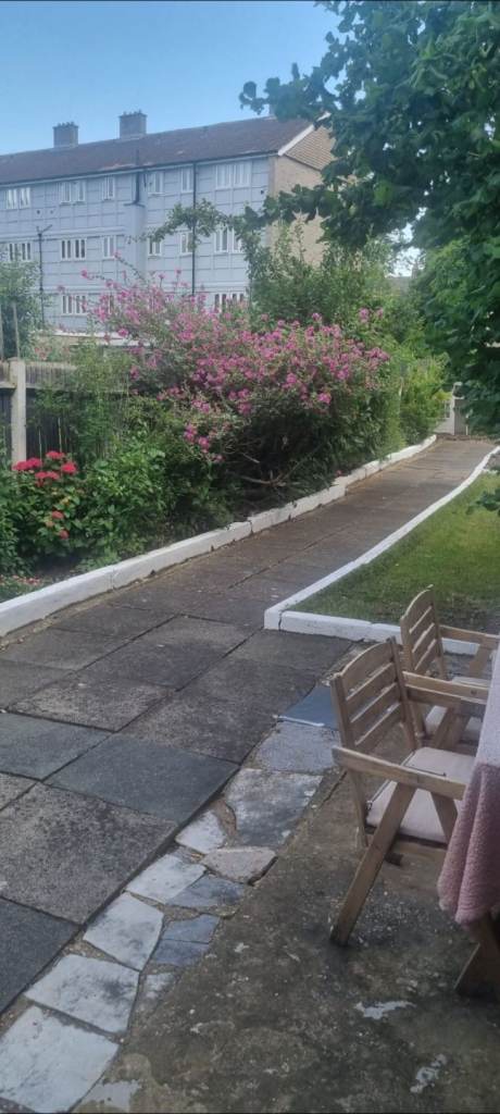 Homeswap 2 bed with garden shepherd's Bush w12
