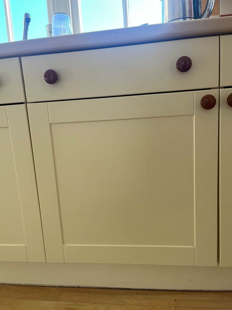 Cream Kitchen Cabinet Doors and Draws with Wooden Knobs 