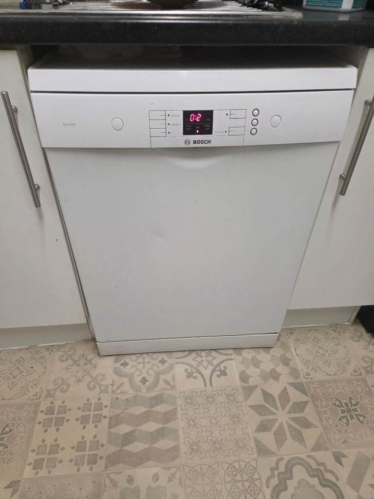 Bosch Dishwasher – White, Good Condition
