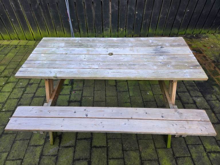 Garden picnic table