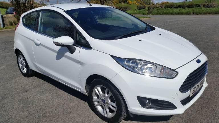 *!*NEW LOW MILES*!* 2014 Ford Fiesta 1.25  **MOT 29 OCT 26** **£35 ROAD TAX** *NEW TIMING BELT KIT* 