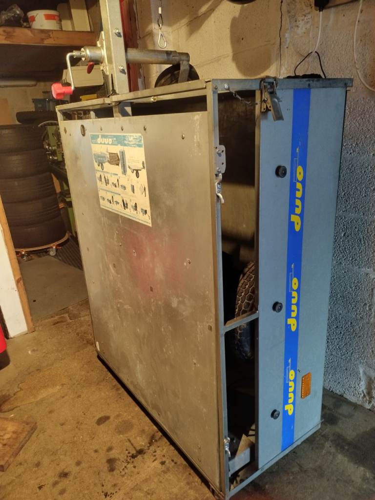 car trailer, 1300 x 1100 x 500 ,400 kg capacity