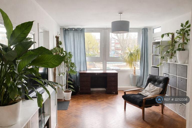 1 bedroom flat in Oatfield House, London, N15 (1 bed) (#2252338)