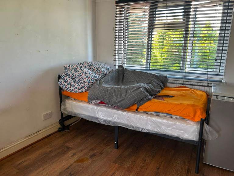 Spacious and Cosy Ensuite Room for Rent in - TW3 2QU