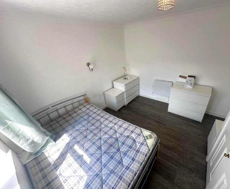 1 Bed flat - Ocean village - BILLS INC -available  