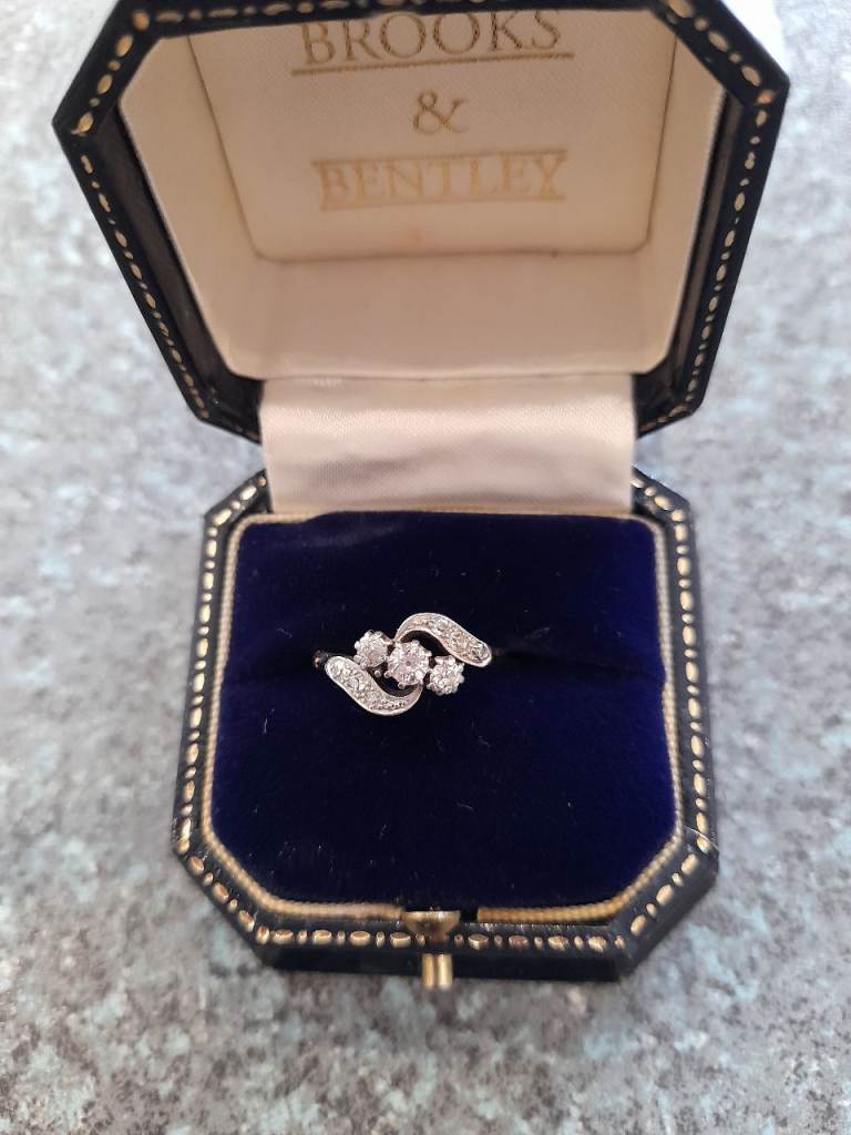 image for 18ct gold diamond ring.