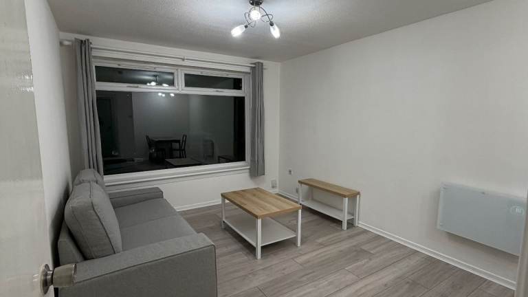  REFURBISHED 1 BEDROOM GROUND FLOOR PROPERTY IN LEITH - NEXT TO NEWHAVEN TRAM AND OCEAN TERMINAL