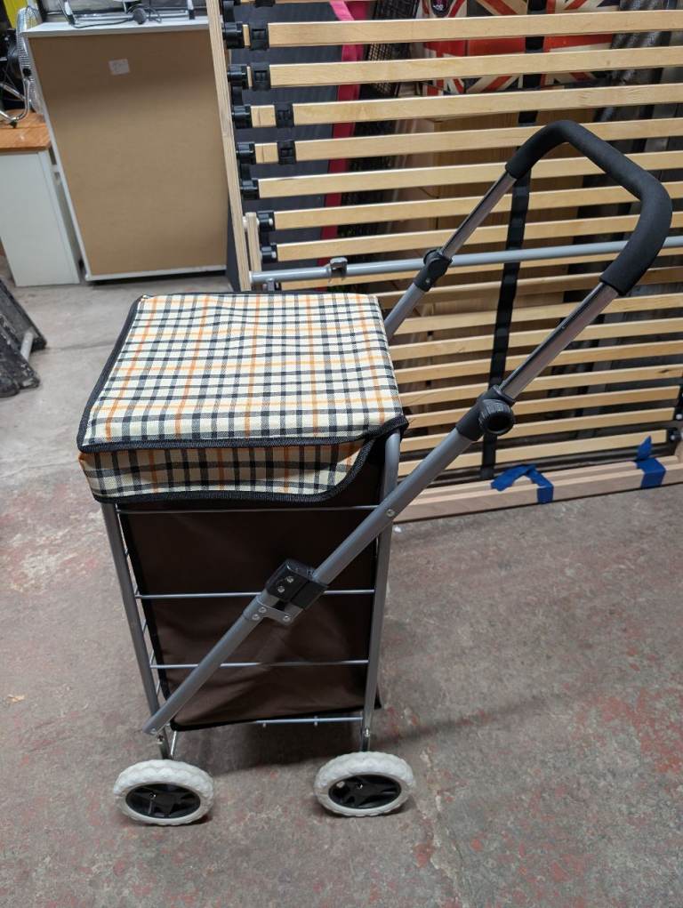 Lightweight 4 wheels shopping trolley 