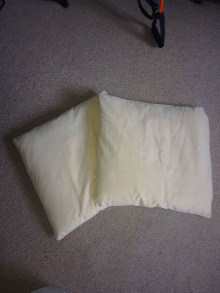2 Cushions – Good Condition