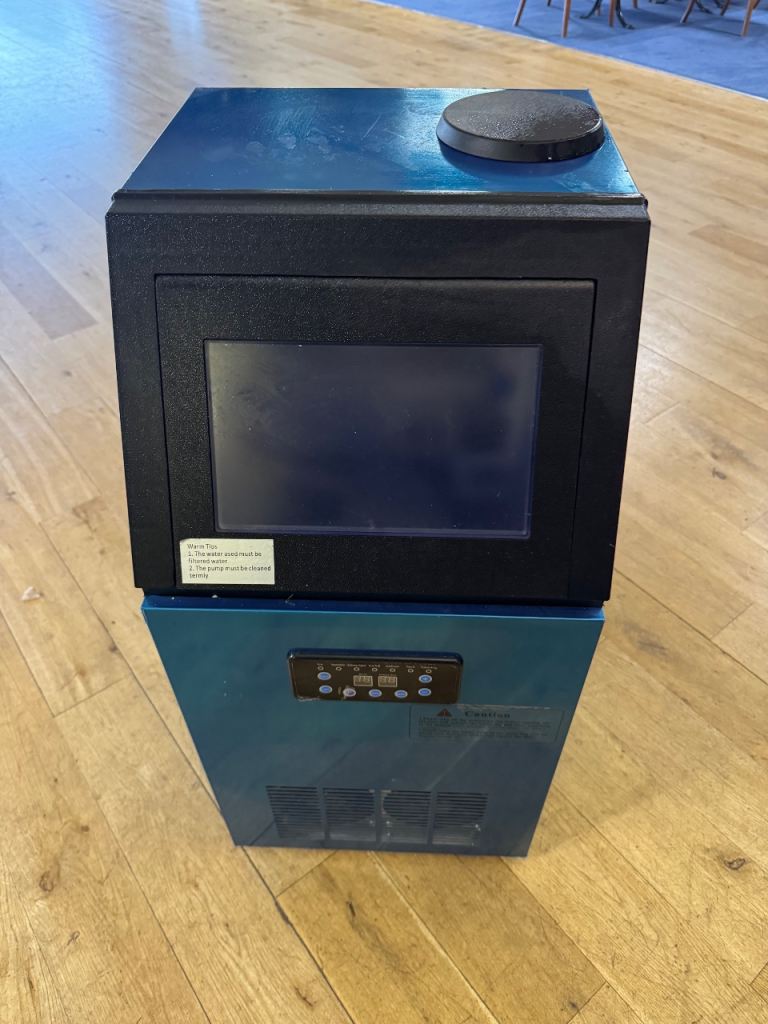 Electric ICE maker