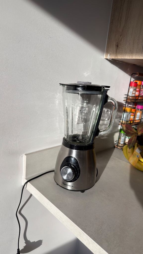 Kitchen Blender with Glass Jug – Good Condition
