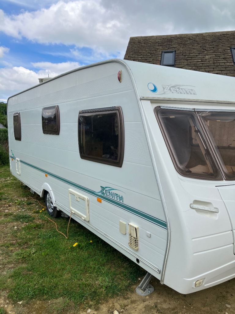 2004 Lunar Zenith 6 berth touring caravan