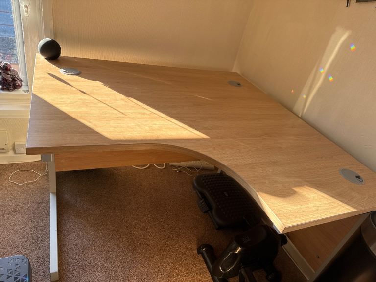 Home, office desk
