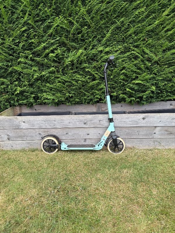 Oxelo Town 5 Scooter – Good Condition, Aqua Green