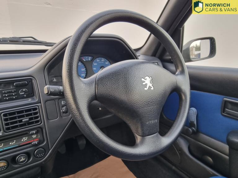 PEUGEOT 106 1.1 Independence Limited Edition 2002