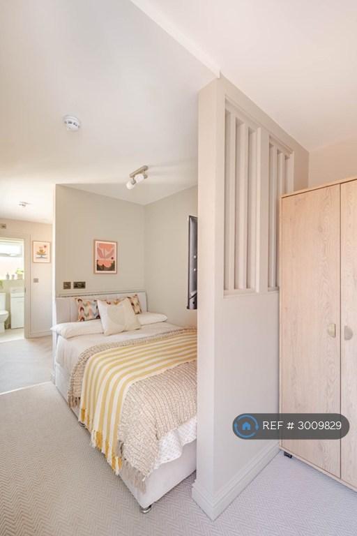 1 bedroom in Rawdon Road, Maidstone, ME15 (#3009829)