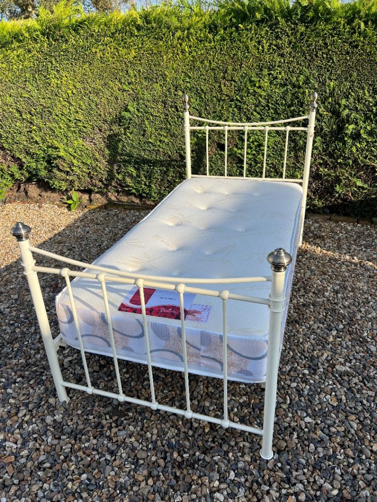 Single bed 