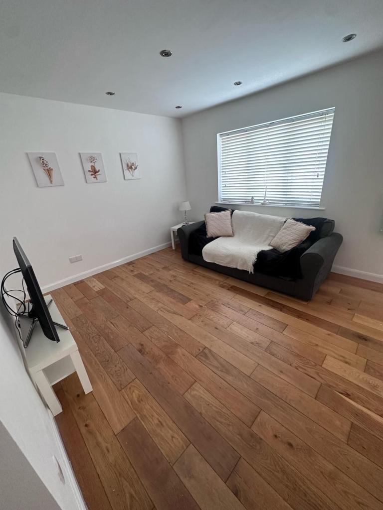 One bedroom apartment for rent Swindon old town 