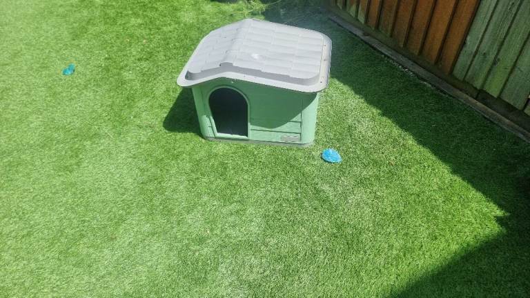 Small garden pet house Approx 60cm wide