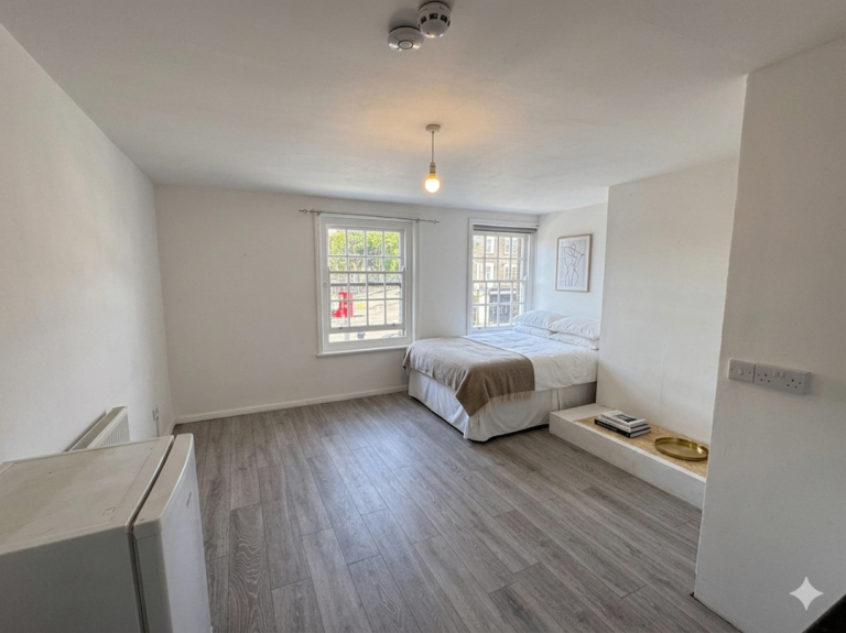 Studio Flat to rent- Edgware (HA8)