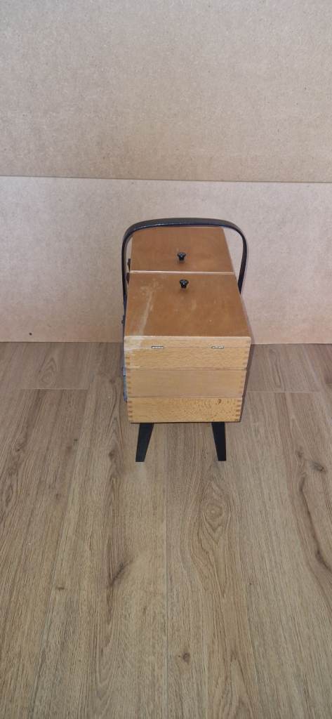 Large Vintage Arts & Crafts Wooden Standing Concertina Sewing Box a2