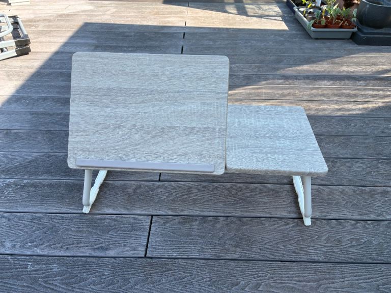 Bed table