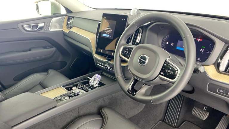2025 Volvo XC60 Ultra T8 AWD Plug-in hybrid Electric/Petrol Bright Automatic SUV Hybrid Automatic