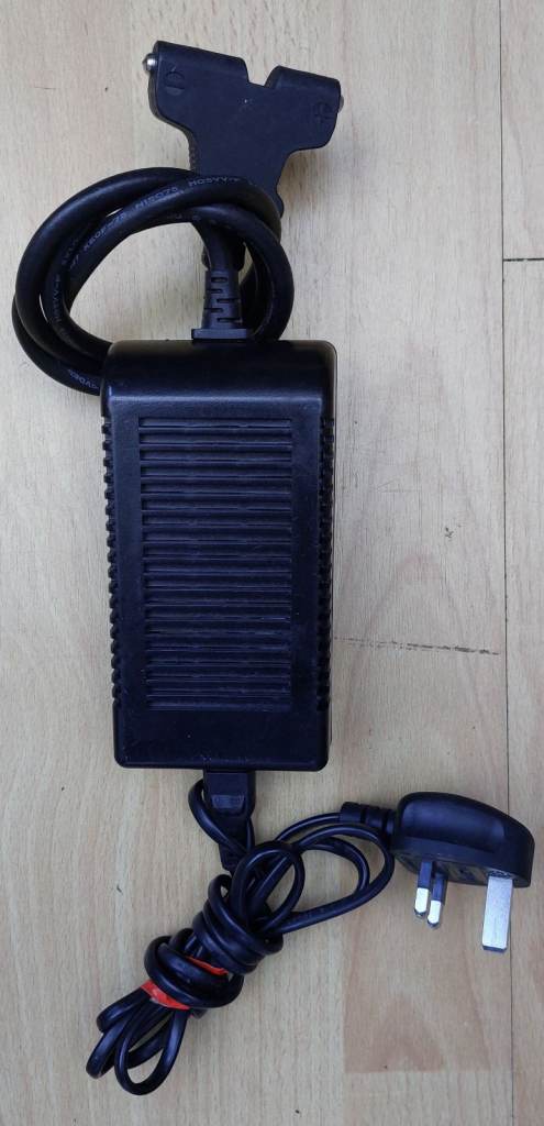 HILL BILLY 12V/4A Powakaddy Battery Charger (T Bar / Interconnect)