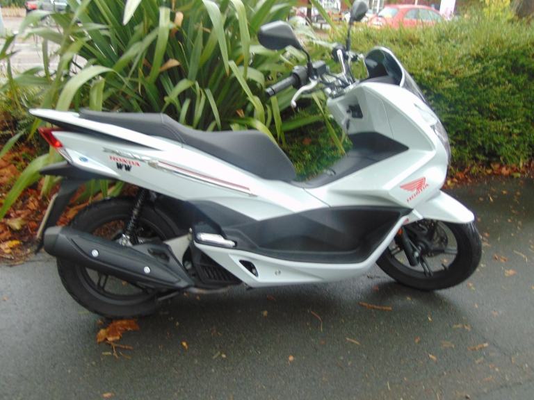 image for Honda WW125 EX2-H PCX125 Automatic Scooter 2018 low miles super commuter learner