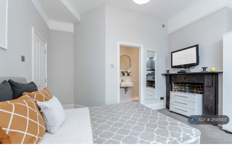 1 bedroom in Grantham Road, London, SW9 (#2597007)