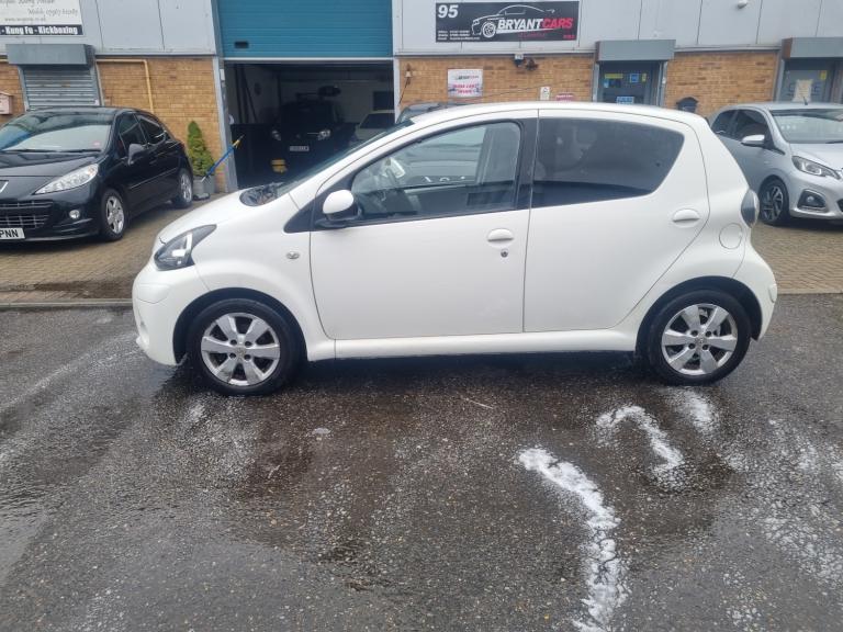 2013 Toyota AYGO 1.0 VVT-i Move with Style 5dr HATCHBACK Petrol Manual