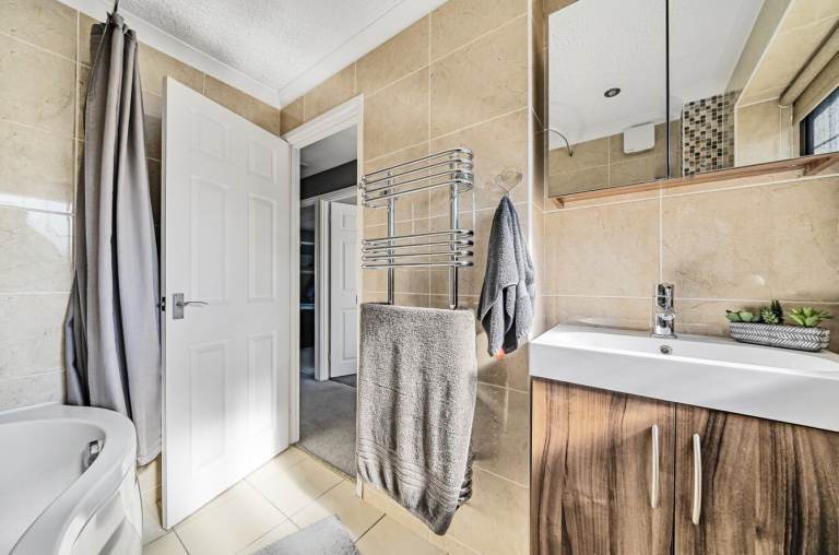 3 bed detached house