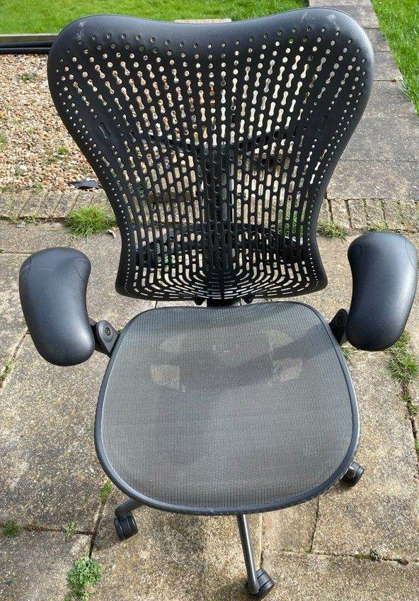 Old Herman Miller Office Chair: Spares or Repair (not working)
