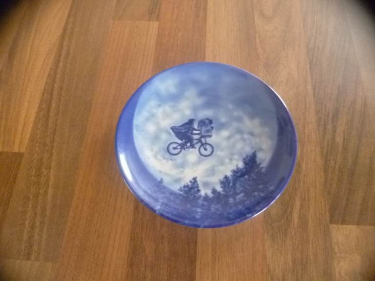 Avon E.T. and Elliott Plate - Ceramic, As Good As New