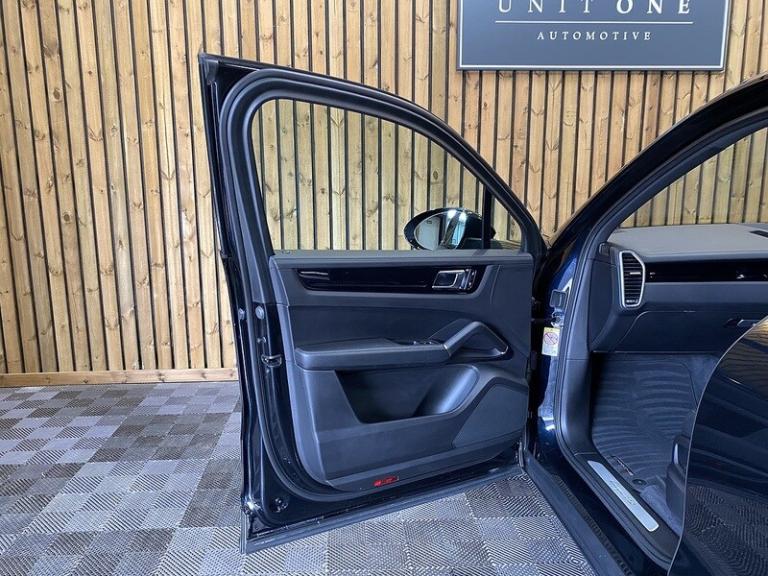 2022 Porsche Cayenne V6 E-Hybrid SUV HYBRID Automatic